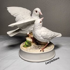 Vintage Gorham Porcelain Bisque Bird Figurine Music Box Japan - "Memory" - Rare